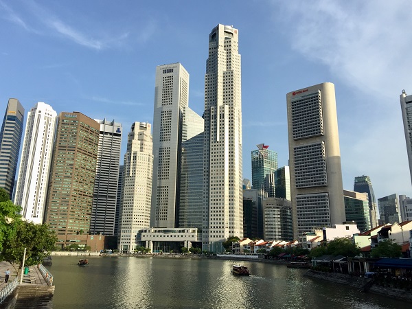 シンガポールのオフィス街/60階建ての高層ビル